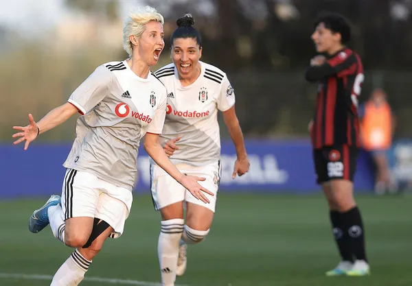 baskan-recep-tayyip-erdogandan-sampiyon-olan-besiktas-kadin-futbol-takimina-tebrik-1620239600101.jpg Başkan Recep Tayyip Erdoğan'dan şampiyon olan Beşiktaş Kadın Futbol Takımı'na tebrik - 2