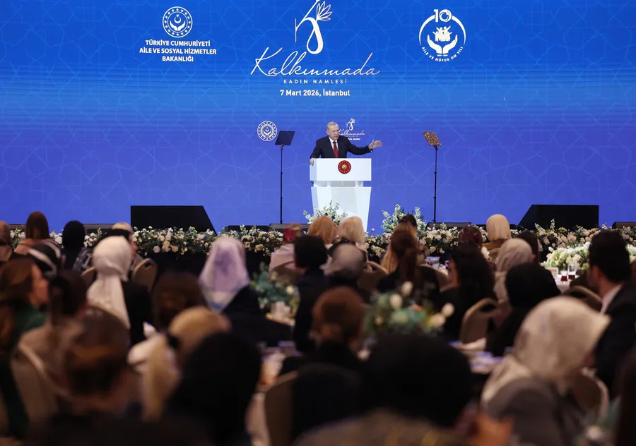 baskan-erdogan-kadina-siddet-insanliga-ihanettir-1772907954401.jpg Başkan Erdoğan: Kadına şiddet insanlığa ihanettir - 2