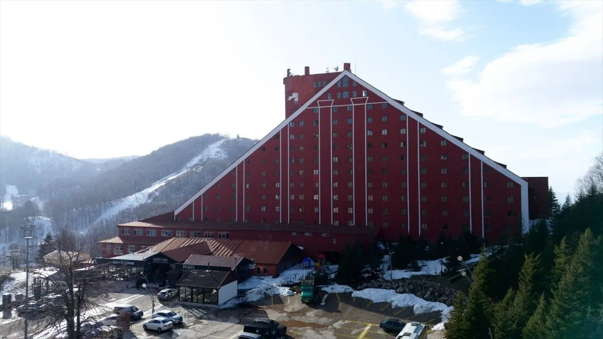 Kartepe Kayak Merkezi'nde ruhsatı iptal edilen otel mühürlendi