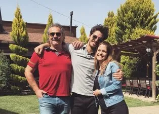 Oyuncu Berk Atan’ın ailesi İzmir depremine yakalandı! Yaşadıkları korkuyu anlattı…