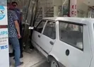 Yürekler ağza geldi! Otomobil eczaneye daldı