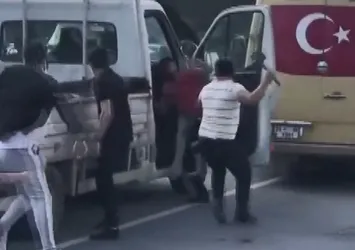 Önce baltalı sonra sopalı kavga! Dehşet anları kamerada