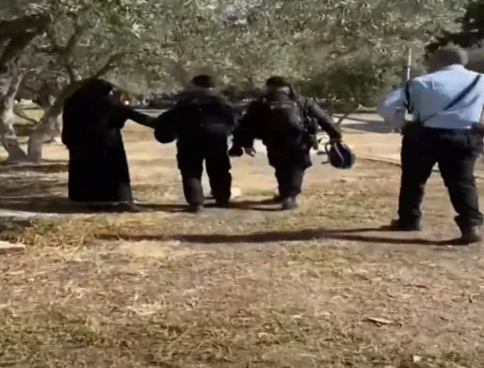 Mescid-i Aksa'da Kur'an okuduğu için gözaltına alınan Özgecan Mutlu serbest kaldı muhalefet yine kendine pay çıkarma peşine düştü - 1