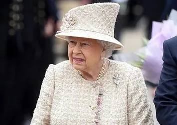 Kraliçe 2. Elizabeth’in ölümünün ardından Premier Lig'de maçlar ertelendi