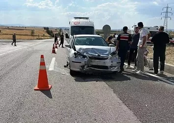 Kütahya’da iki otomobil çarpıştı: Karı-koca yaralandı