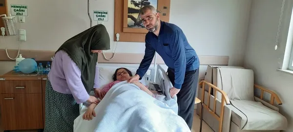 burdurda-okul-servisi-cocugun-uzerinden-gecti-o-anlar-saniye-saniye-kamerada-1640520999675.jpg Burdur’da okul servisi çocuğun üzerinden geçti! O anlar saniye saniye kamerada - 2