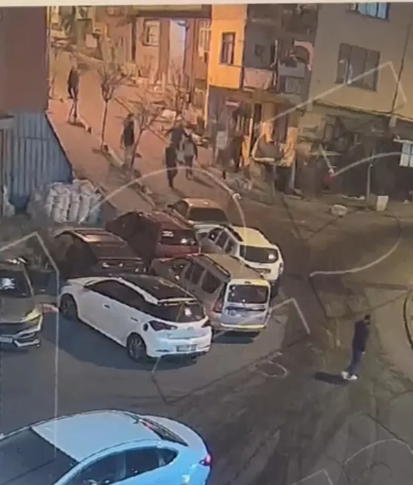 istanbulda-miras-kavgasi-sokak-ortasinda-kardeslerini-vurdu-1707808019677.jpeg İstanbul'da miras kavgası! Sokak ortasında kardeşlerini vurdu - 1