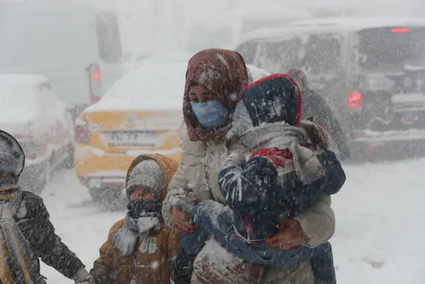 son-dakika-istanbullulara-yeni-uyari-lutfen-trafige-cikmayin-1643030183295.jpg Son dakika: İstanbullulara yeni uyarı: Lütfen trafiğe çıkmayın - 5