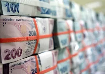 Kendisini polis olarak tanıttı 5 milyon liralık dolar ve altına çökmeye kalktı! Kırıkkale'deki dolandırıcı tutuklandı