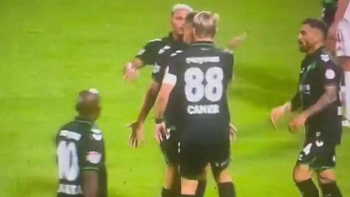 Takım arkadaşına tokat atan Caner Erkin kadro dışı bırakıldı! Sakaryaspor'dan açıklama
