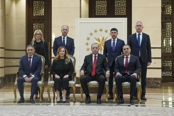 buyukelcilerden-baskan-erdogana-guven-mektubu-1710255864000.jpeg Uluslararası güven! Büyükelçilerden Başkan Erdoğan'a güven mektubu - 2