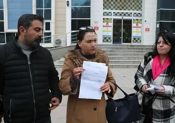 CHP'li belediye çalışanından küçük çocuğa taciz! Öfkeli anne kaldırım taşıyla ev bastı: Batsın partiniz de belediyeniz de
