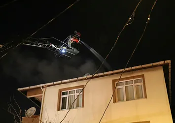 Pendik'te 4 katlı binada yangın