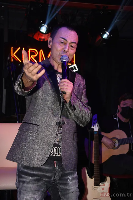 Ünlü şarkıcı Serdar Ortaç sahnede açtı ağzını yumdu gözünü! Serdar Ortaç’tan sitem dolu sözler: ‘Ölünce değerimi anlarsınız’ 2