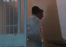 Uykuda kafasına keserle vurarak öldürdü