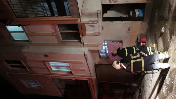 Adana’da aşırı alkollü kişi evini ateşe verdi
