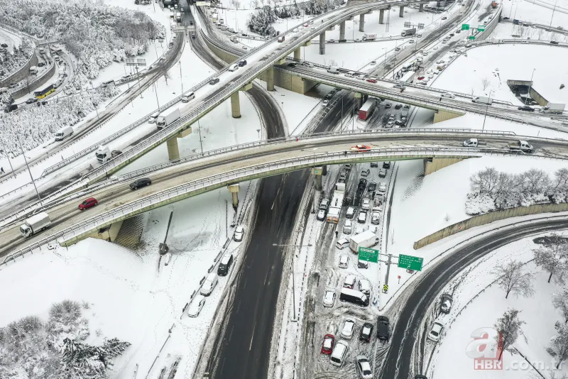 İstanbul’un kara günleri! İBB karla mücadelede yetersiz kaldı | A Haber ekibi kar mesaisinde 23