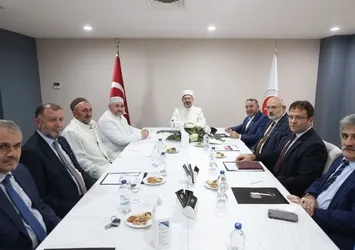 Diyanet İşleri Başkanı Erbaş Gürcistan müftüleriyle bir araya geldi