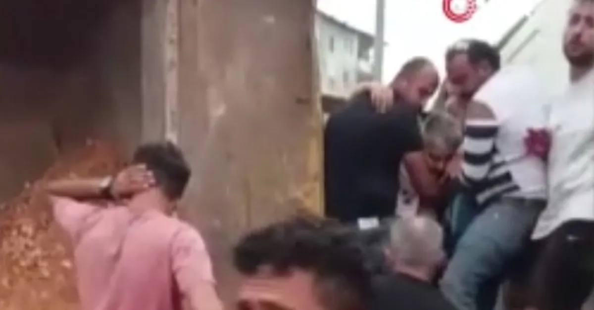 Hafriyat kamyonunun ezdiği otomobilden yaralı kurtuldu! Fotoğrafları görünce şaşkına döndü