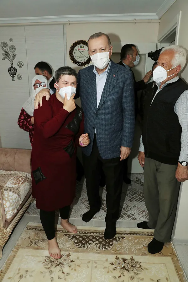 1619902551854.jpg Başkan Recep Tayyip Erdoğan'dan Mahruze Keleş'e sürpriz ziyaret: "Son nefesime kadar oyum Erdoğan'a" - 5