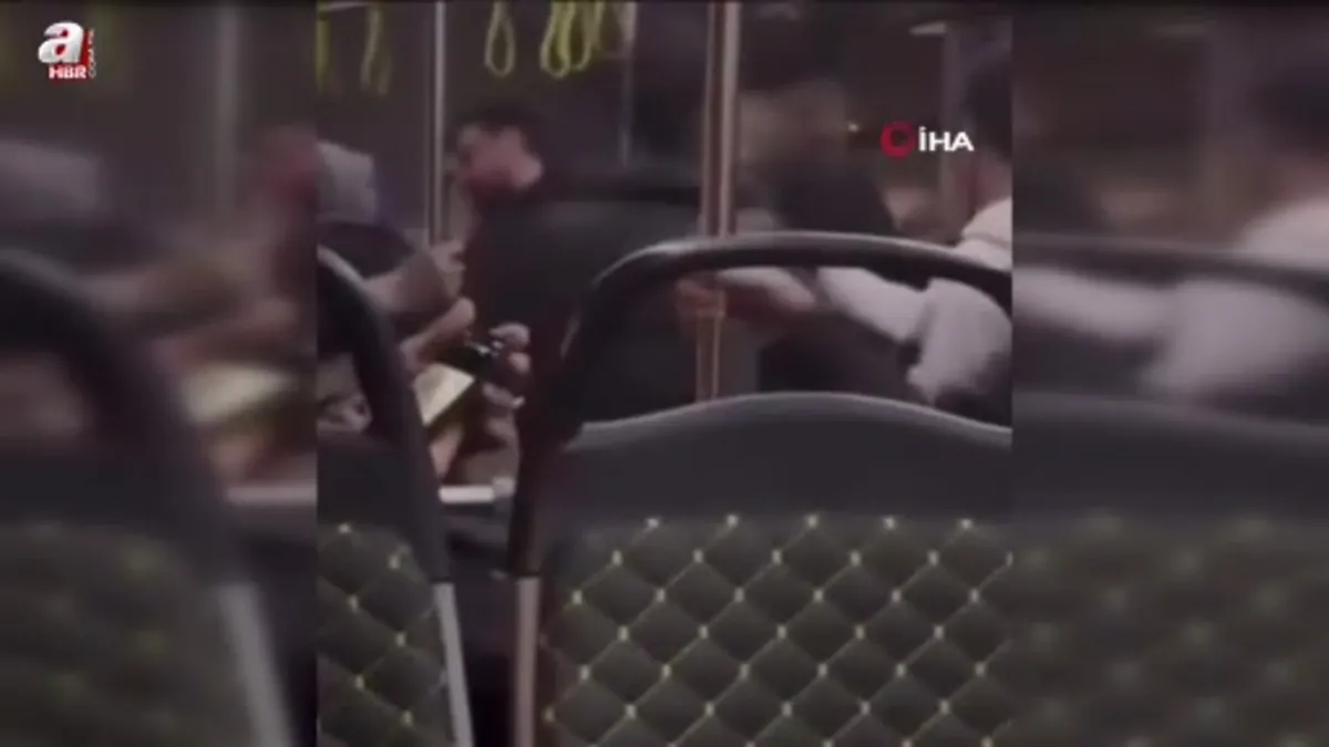 Otobüste yumruk yumruğa kavga kamerada