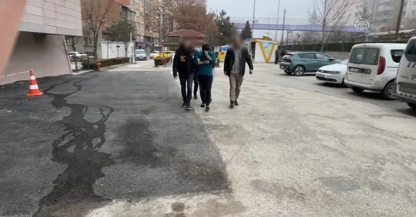 son-dakika-eskisehirde-vahset-kiz-arkadasini-olduren-zanli-tutuklandi-1671383902028.jpg Son dakika: Eskişehir'de vahşet! Kız arkadaşını öldüren zanlı tutuklandı | İşte katilin ilk ifadeleri - 2