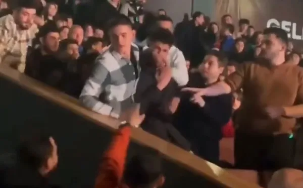 CHP’de ileri demokrasi: Kılıçdaroğlu’na ’aday olma’ diyen gence yaka paça müdahale ettiler