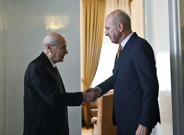 tbmm-baskani-numan-kurtulmustan-mhp-lideri-devlet-bahceliye-ziyaret-yeni-anayasa-aciklamasi-1696330356207.jpg TBMM Başkanı Numan Kurtulmuş’tan MHP lideri Devlet Bahçeli’ye ziyaret! Yeni anayasa açıklaması… - 2