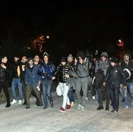 Kalleş saldırı sonrası Türkiye kapıları açtı! Edirnede göçmenler Yunanistan sınırına yürüyor