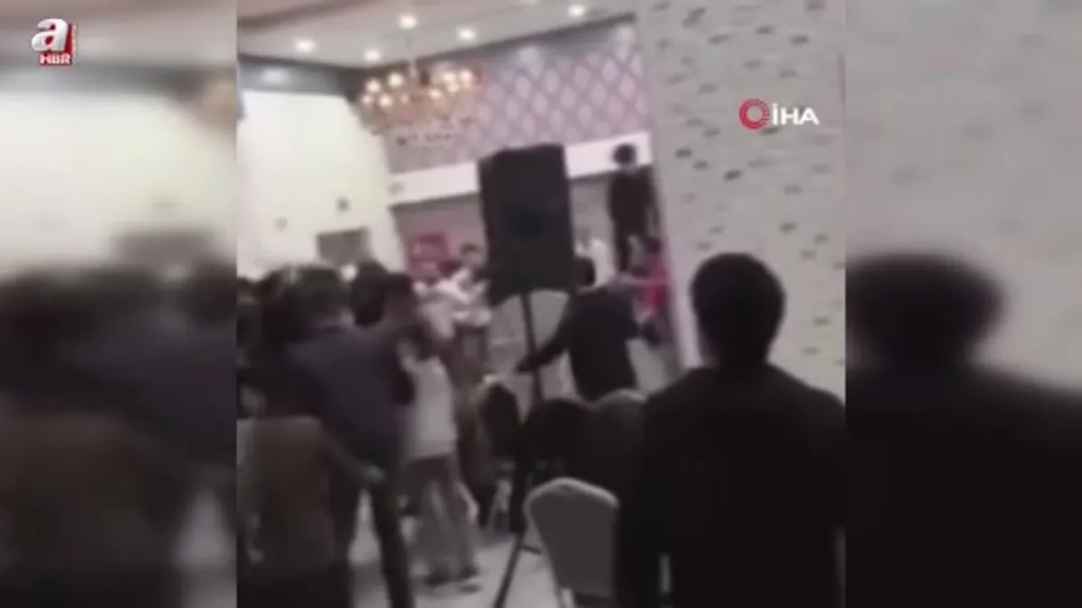 Düğünde sahne anlaşmazlığı kavgasında sandalyeler havada uçtu