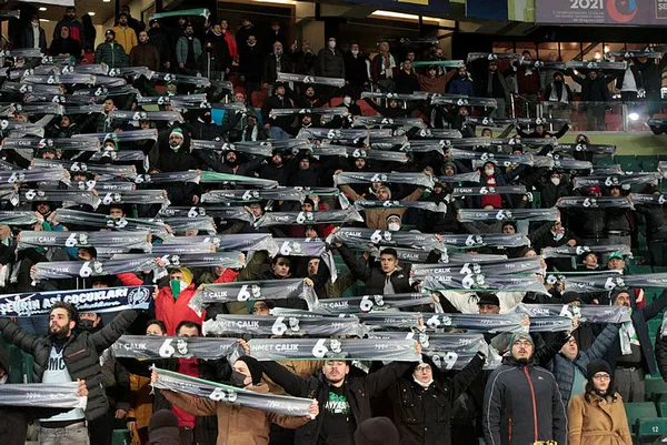 ahmet-calik-konyaspor-adana-demirspor-macinda-anildi-duygu-dolu-anlar-1642526679117.jpg Ahmet Çalık, Konyaspor - Adana Demirspor maçında anıldı! Duygu dolu anlar - 2