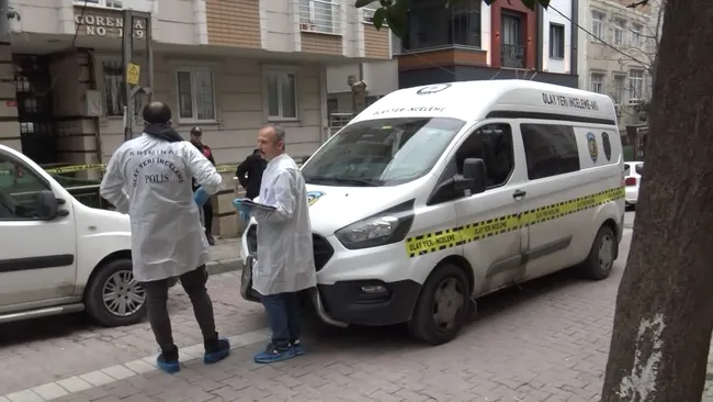 istanbulda-kari-koca-kavgasinda-dehset-cani-koca-3-cocugunun-annesini-cocuklarinin-gozu-onunde-oldurdu-1711653766607.jpg İstanbul'da karı-koca kavgasında dehşet! Cani koca 3 çocuğunun annesini çocuklarının gözü önünde öldürdü - 1