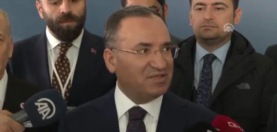 Son dakika: Adalet Bakanı Bekir Bozdağ’dan Başkan Erdoğan’ın adaylığı hakkında flaş açıklama! Anayasal hakkıdır