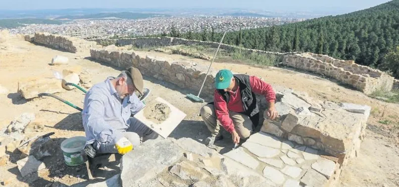 Kartal kalede bin yıllık pati izleri