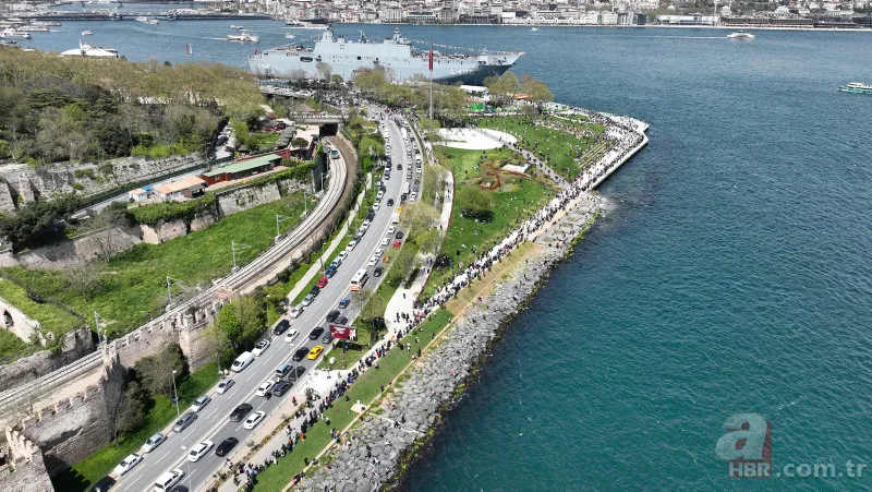 TCG Anadolu'da bayram yoğunluğu! Kuyruğun sonunu görebilmek mümkün değil... Vatandaş A Haber'de anlattı: Gururun simgesi 16