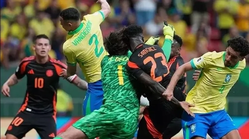 Galatasaray'ın yüreğini ağzına getiren sakatlık! Davinson Sanchez yere yığıldı kaldı