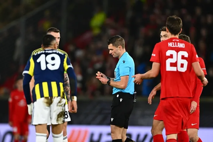 kanarya-norvecte-gol-oldu-yagdi-fenerbahce-sahadan-4-0lik-ezici-bir-galibiyetle-ayrildi-1765490053829.jpg FOTOĞRAF: AA