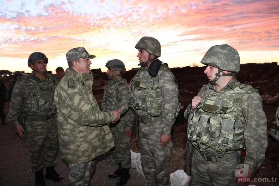 Genelkurmay Başkanı Orgeneral Akar sınır birliklerini denetledi 5