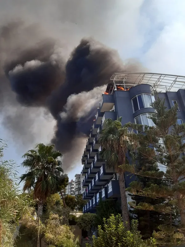 antalyada-korkutan-yangin-yerli-ve-yabanci-turistler-tahliye-edildi-1662111830631.jpg Antalya’da korkutan yangın! Yerli ve yabancı turistler tahliye edildi - 4