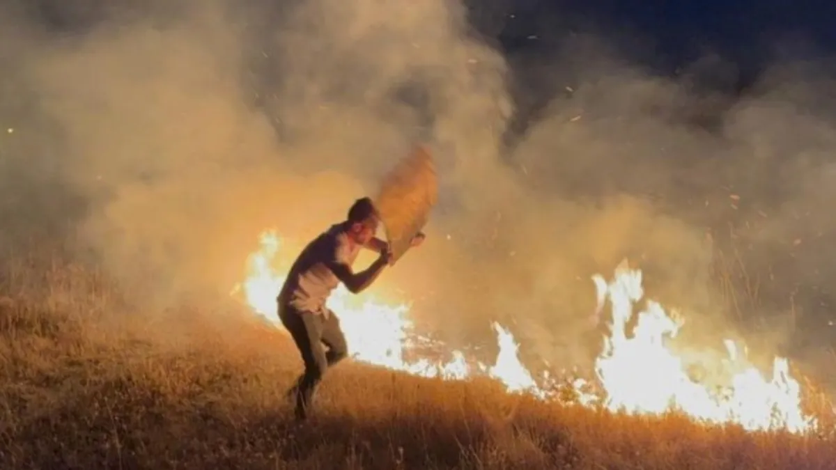 Karabük'te yerleşim yeri yakınındaki anız yangını korkuttu!