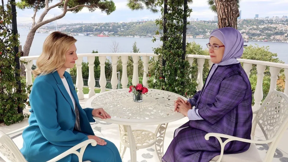 Başkan Erdoğan'ın eşi Emine Erdoğan Ukrayna Devlet Başkanı Volodimir Zelenskiy'nin eşi Olena Zelenska ile görüştü