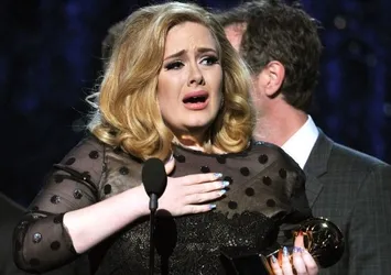 Adele çocuğu için 10 yıl turneye çıkmayacak