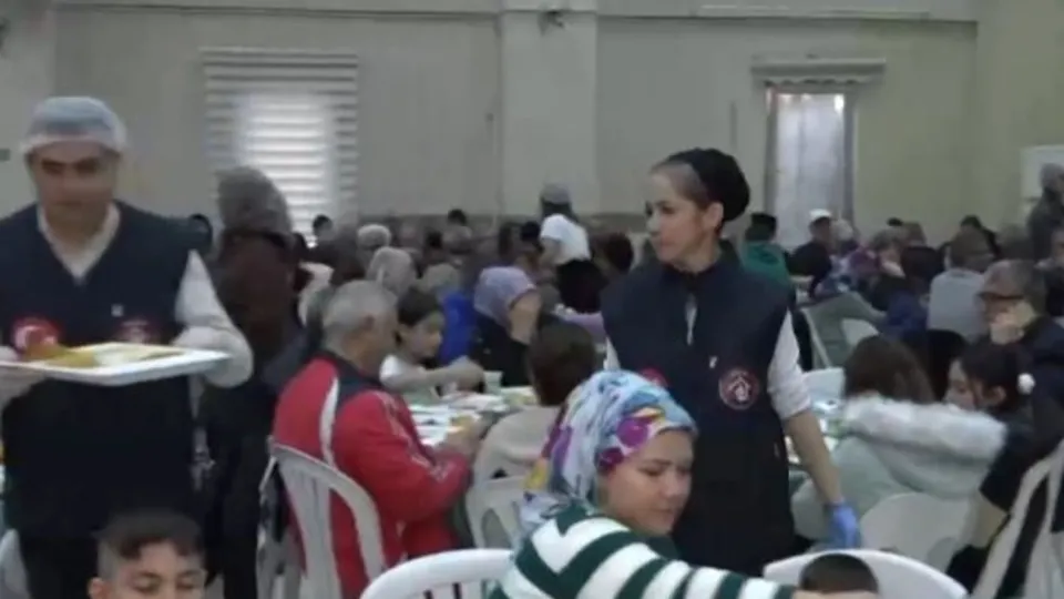 Adana’da Vakıflar Genel Müdürlüğünden iftar