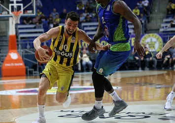 Fenerbahçe Doğuş, liderliği garantiledi