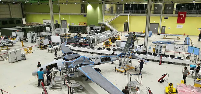 Savaş uçaklarının görevini yapacak Akıncı İHA pist başı yapıyor