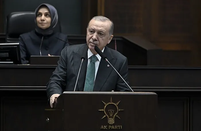 baskan-erdogandan-ak-parti-grup-toplantisinda-tarihi-mesajlar-ak-parti-bir-halk-devrimidir-1762336982591.jpeg Başkan Erdoğan, AK Parti'nin kaynakları faize değil kamu hizmetlerine yönlendirdiğini söyledi. (A Haber arşiv)