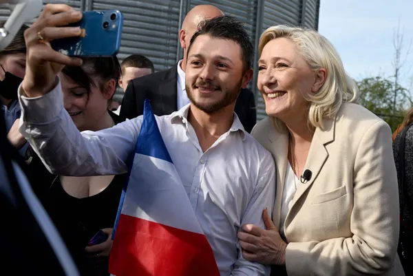 Fransa cumhurbaşkanı adayı Marine Le Pen ırkçılığını tescilledi!