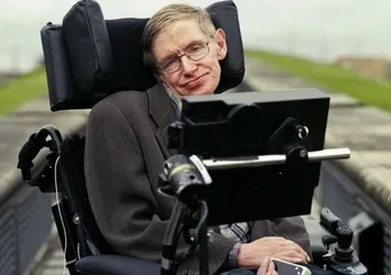 Stephen Hawking hastaneye kaldırıldı
