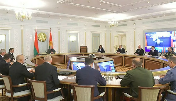 Aleksandr Lukaşenko Güvenlik Konseyi toplantısında huzur ve istikrar talimatı verdi