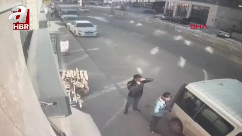 Elazığ’da Polis, husumetlisini vuran şüpheliyi, durdurduğu kuryenin motosikletine binerek yakaladı
